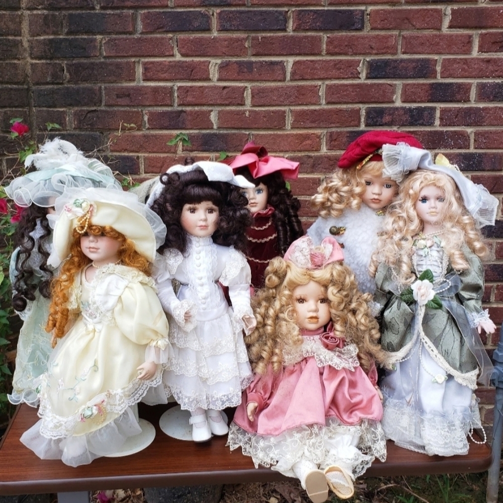 Doll collection - Picture 2 of 2